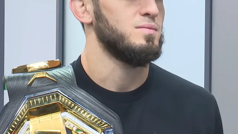 Islam Makhachev gör det omöjliga – ny welterviktsmästare och tvåviktskung i UFC